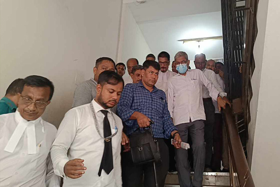 ময়লার গাড়ি ভাঙচুর; মির্জা ফখরুলসহ আটজনের বিচার শুরু