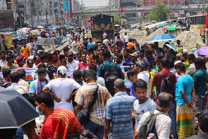 সাড়ে ৫ ঘণ্টা পর ট্রেন চলাচল শুরু