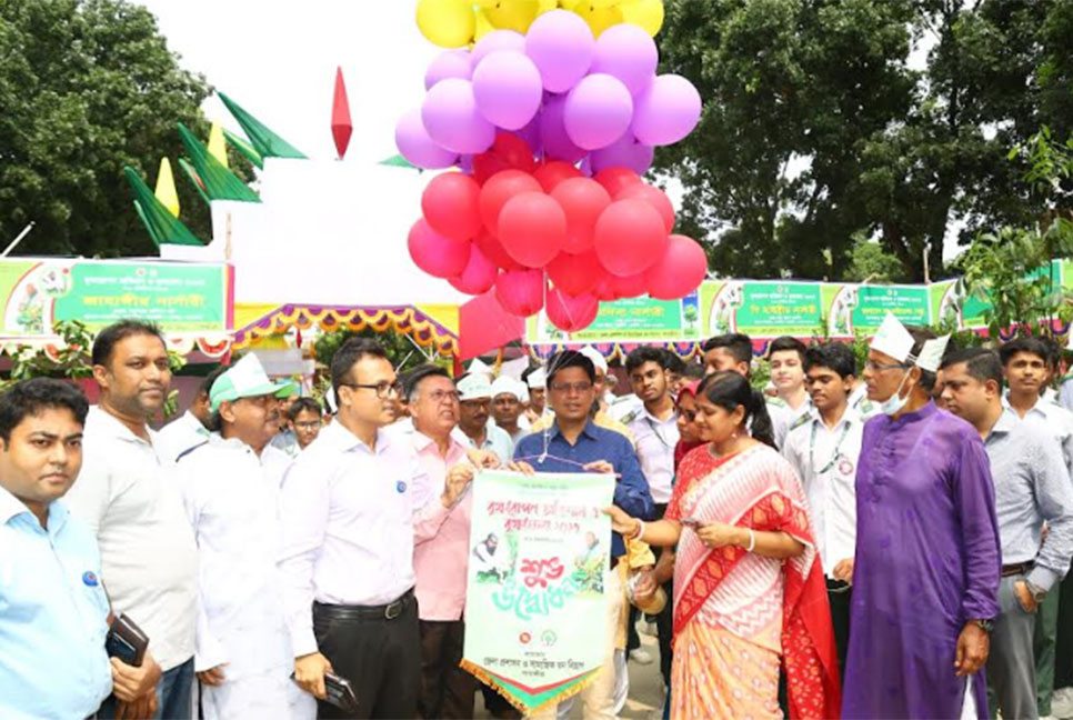 সাতক্ষীরায় বৃক্ষমেলার উদ্বোধন