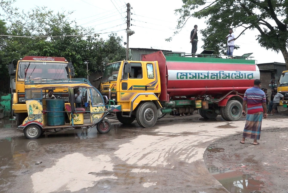 পেট্রোল পাম্প মালিক সমিতির আহ্বানে সারা দেয়নি বরিশালের পাম্প মালিকরা