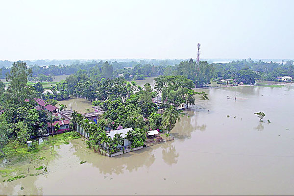 বিপাকে পানিবন্দি মানুষ