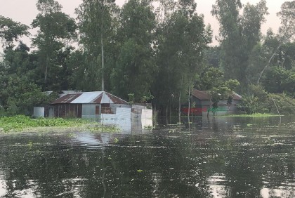 বাড়ছে যুমনার পানি, বাড়ছে দুর্ভোগ