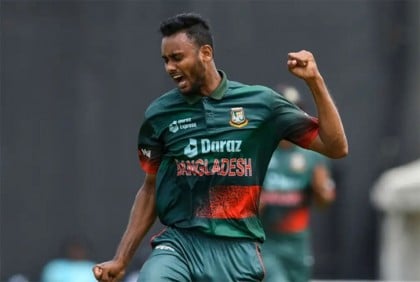 শুরুতেই আফগান শিবিরে শরিফুলের আঘাত