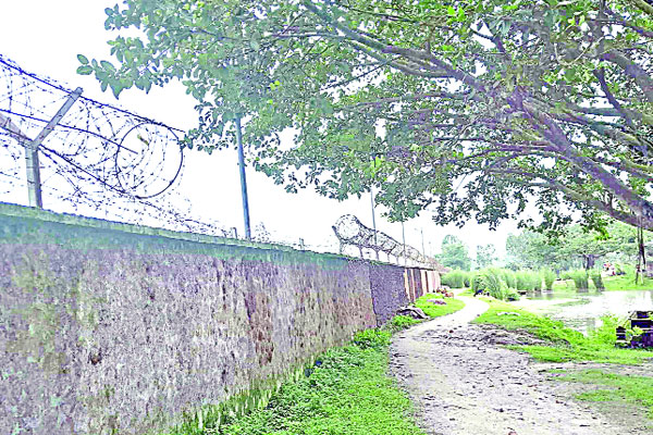 অরক্ষিত সৈয়দপুর বিমানবন্দর