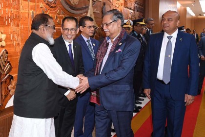 ইন্দোনেশিয়া ও সিঙ্গাপুর সফরে গেলেন রাষ্ট্রপতি 


