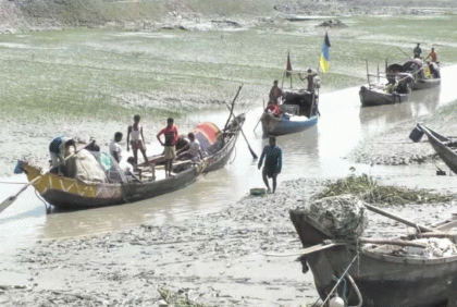 ফেনী নদীতে মিলছে না ইলিশ, হতাশ জেলেরা