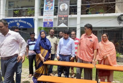 কুমারখালীতে বিদ্যালয়ে বেঞ্চ বিতরণ