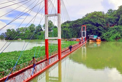 পানির নিচে রাঙামাটির ঝুলন্ত সেতু, পর্যটকরা হতাশ