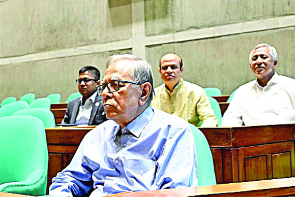 সংসদ অধিবেশন দেখলেন সাবেক রাষ্ট্রপতি হামিদ