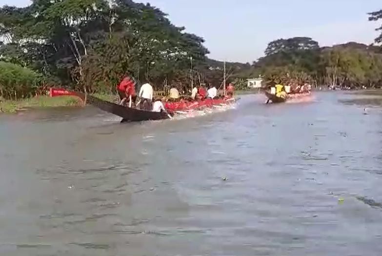 শরীয়তপু‌রে ঐতিহ্যবাহী নৌকা বাইচ প্রতি‌যোগিতা