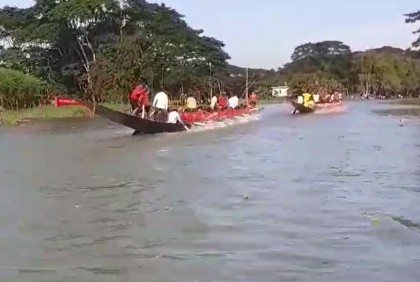 শরীয়তপু‌রে ঐতিহ্যবাহী নৌকা বাইচ প্রতি‌যোগিতা