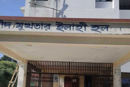 বেরোবির ডাইনিং বন্ধে
বিপাকে শিক্ষার্থীরা