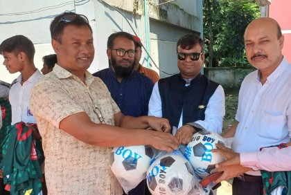 শিবপুরে আন্তঃস্কুল ফুটবল টুর্নামেন্টের উদ্বোধন
