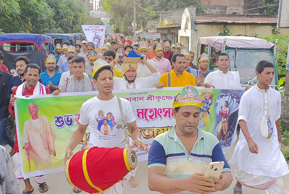 বাউফলে নানা আয়োজনে 
জন্মাষ্টমী পালিত