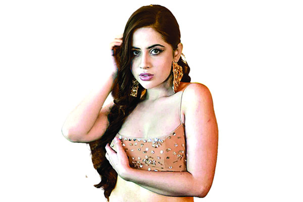 চমকে দিলেন উরফি
