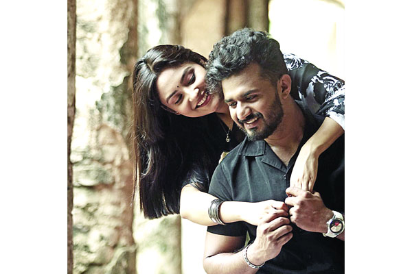 প্রেমময় গল্পে ফারহান-নিহা