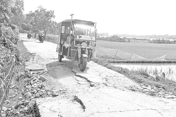খানাখন্দে ভরা সাত কিলোমিটার
