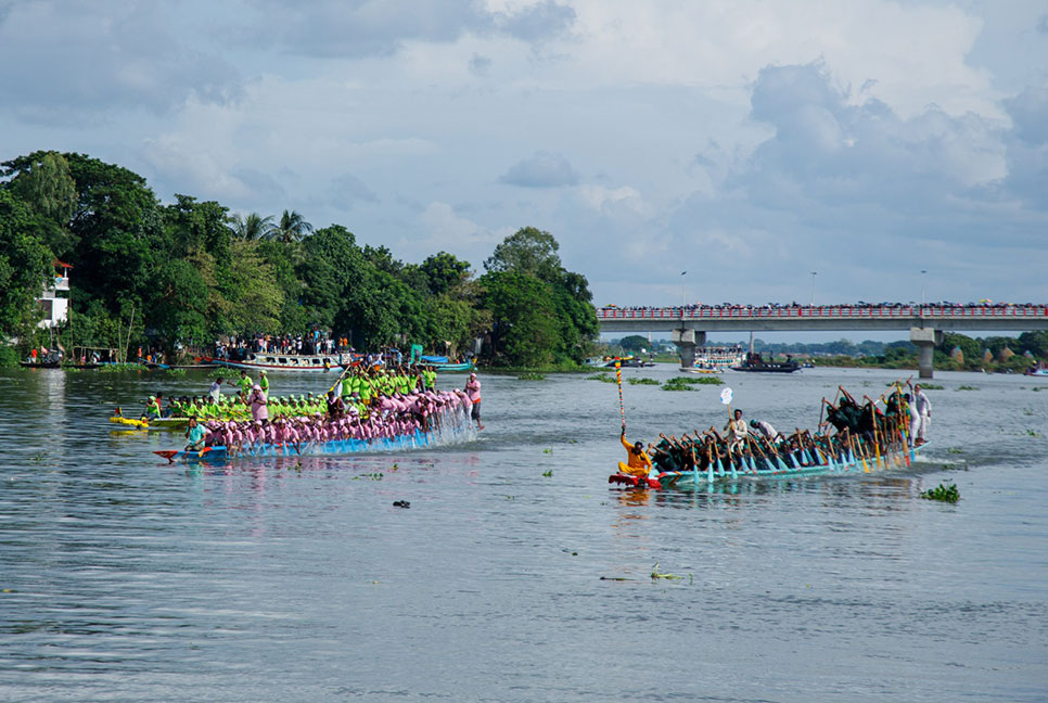 তিতাস নদীতে নৌকা বাইচ অনুষ্ঠিত