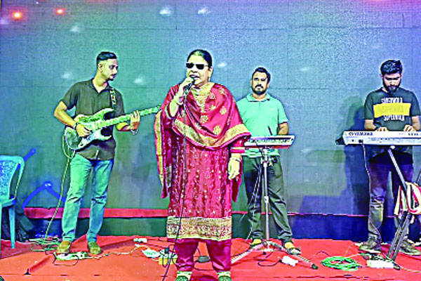 মুগ্ধতা ছড়ালেন দৃষ্টিপ্রতিবন্ধীরা