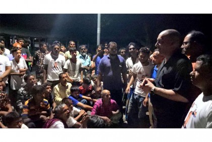 ঠাকুরগাঁওয়ে সরকারের উন্নয়ন তুলে 
ধরে আওয়ামী লীগ নেতার প্রচারণা 