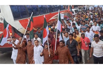 নৌকায় ভোট চেয়ে সাতক্ষীরায় যুবলীগের উন্নয়ন শোভাযাত্রা আনুষ্ঠিত