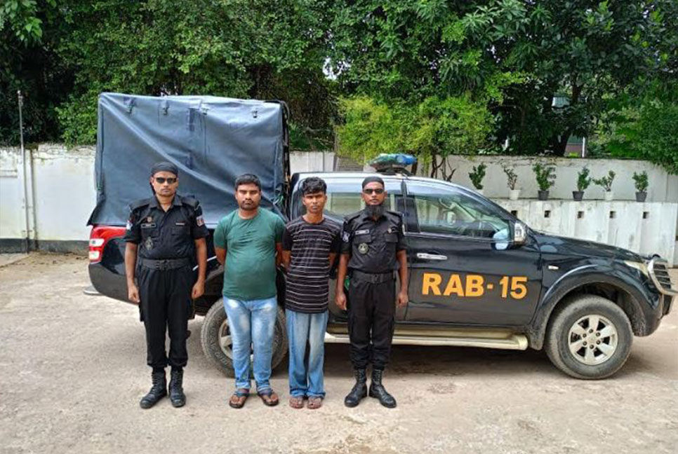 টেকনাফে ৬০ হাজার পিস ইয়াবাসহ আটক ২
