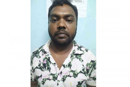 
খুলনায় ৪টি আগ্নেয়াস্ত্রসহ 
অস্ত্র ব্যবসায়ী গ্রেফতার  