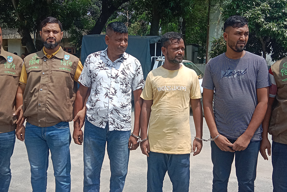 গাইবান্ধায় বিদেশি অস্ত্রসহ গ্রেফতার ৩ ডাকাত