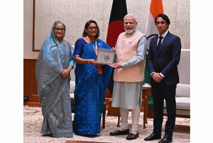 নরেন্দ্র মোদিকে সায়মা ওয়াজেদের স্যুভেনির উপহার  