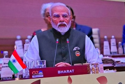 জি-২০ উদ্বোধনীতে মোদীর সামনে ‘ভারত’ লেখা প্ল্যাকার্ড