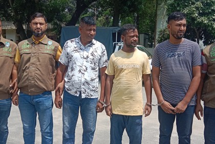 গাইবান্ধায় বিদেশি অস্ত্রসহ গ্রেফতার ৩ ডাকাত