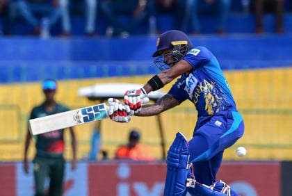 নিশাঙ্কাকে ফেরালেন শরীফুল