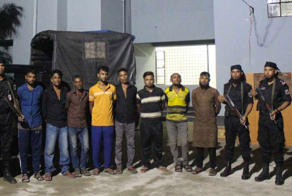 ব্রাহ্মণবাড়িয়ায় ডাকাতির প্রস্তুতিকালে গ্রেফতার ৮   