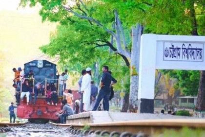 স্টাফদের ধর্মঘটে চবির শাটল ট্রেন চলাচল বন্ধ, ভোগান্তিতে শিক্ষার্থীরা