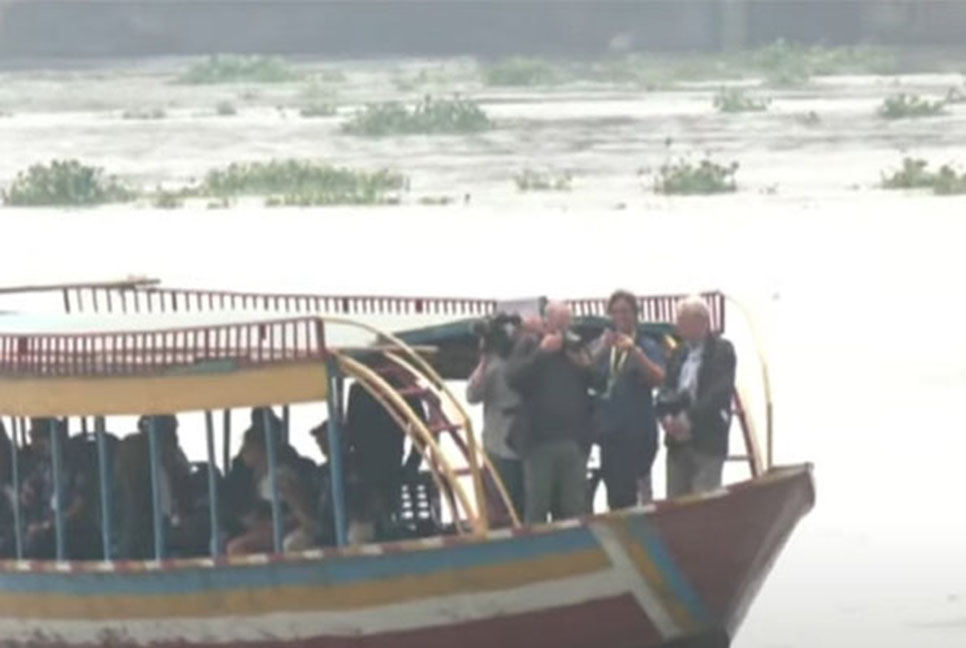 তুরাগে নৌকা ভ্রমণে ফ্রান্সের প্রেসিডেন্ট

