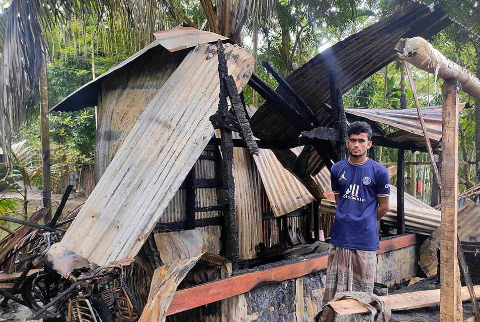 আগুনে পুড়ল মুদি দোকান