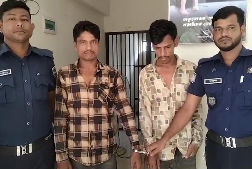 শ্রীপুরে চলন্ত বাস থেকে ধাক্কা দিয়ে ফেলে নারীকে হত্যা, চালক-সহকারী গ্রেফতার