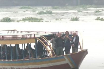 তুরাগে নৌকা ভ্রমণে ফ্রান্সের প্রেসিডেন্ট

