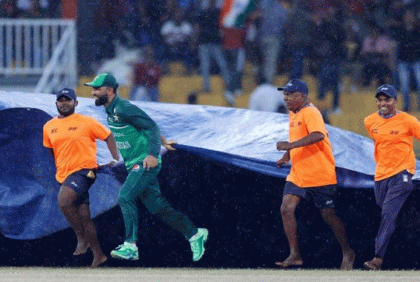 মাঠকর্মীদের সঙ্গে কাজে নেমে প্রশংসায় ভাসছেন ফখর জামান
