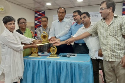 নেত্রকোনায় কৃষিজমি সুরক্ষা গণমাধ্যম ফেলোশিপ অ্যাওয়ার্ড প্রদান 