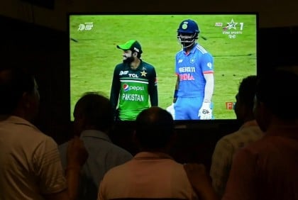 অবশেষে মাঠে গড়াল-ভারত পাকিস্তান ম্যাচটি