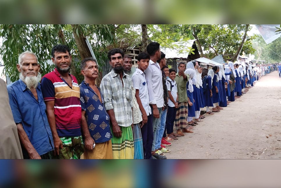বাগেরহাটে স্কুল ছাত্রীদের উত্যক্তের 
প্রতিবাদে মানববন্ধন-বিক্ষোভ