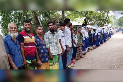 বাগেরহাটে স্কুল ছাত্রীদের উত্যক্তের 
প্রতিবাদে মানববন্ধন-বিক্ষোভ