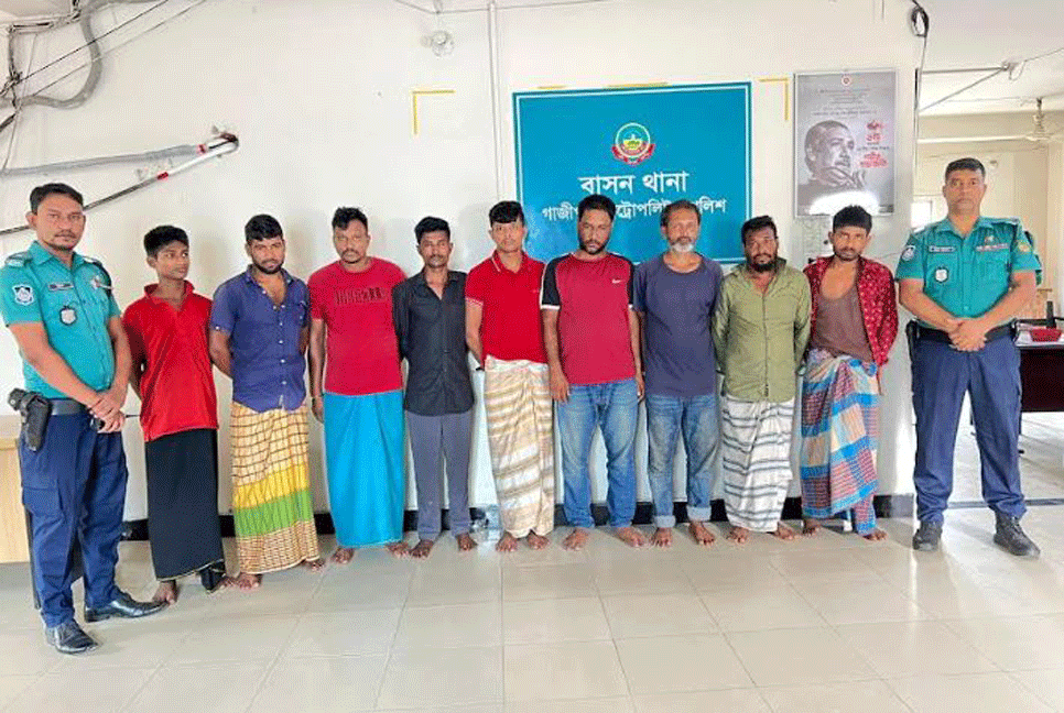 গাজীপুরে চোরাই পিকআপসহ ৯ চোর গ্রেফতার