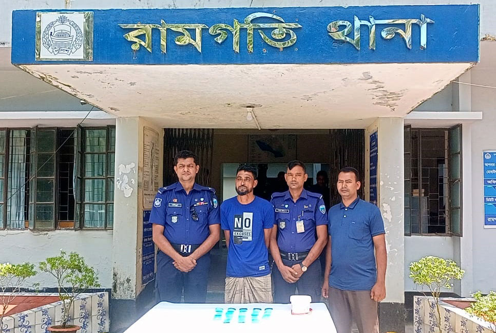 লক্ষ্মীপুরে ৩৬০০ পিস ইয়াবাসহ মাদক কারবারি আটক