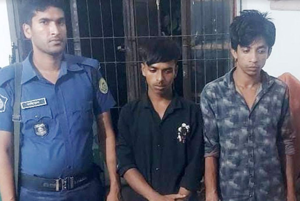 দুমকিতে চোলাই মদসহ গ্রেফতার ২