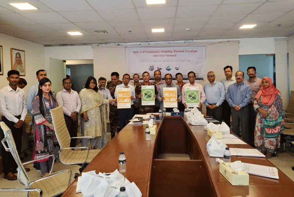 সড়কে শৃঙ্খলা ফেরাতে সম্মিলিত প্রচেষ্টা প্রয়োজন