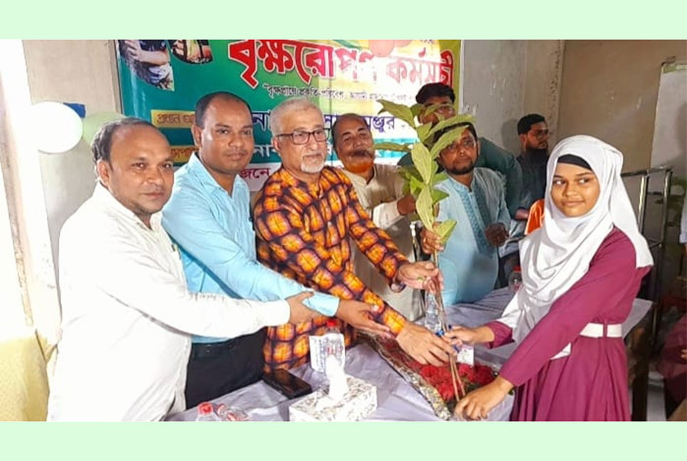 সেনবাগে প্রকৃতি ও পরিবেশ ফাউন্ডেশনের বৃক্ষরোপণ কর্মসূচি