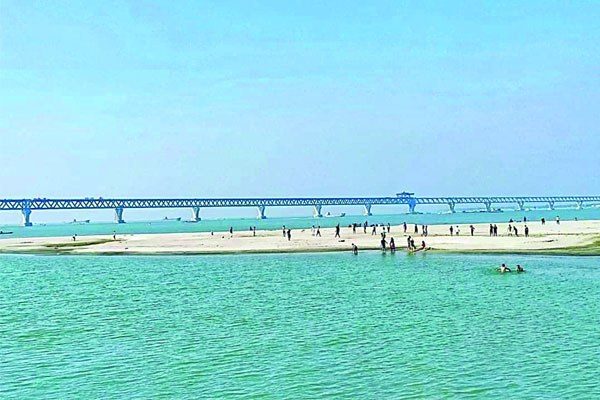 মরছে পদ্মা মেঘনা