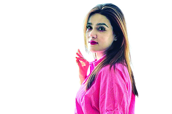 ফিরছেন মাহি
